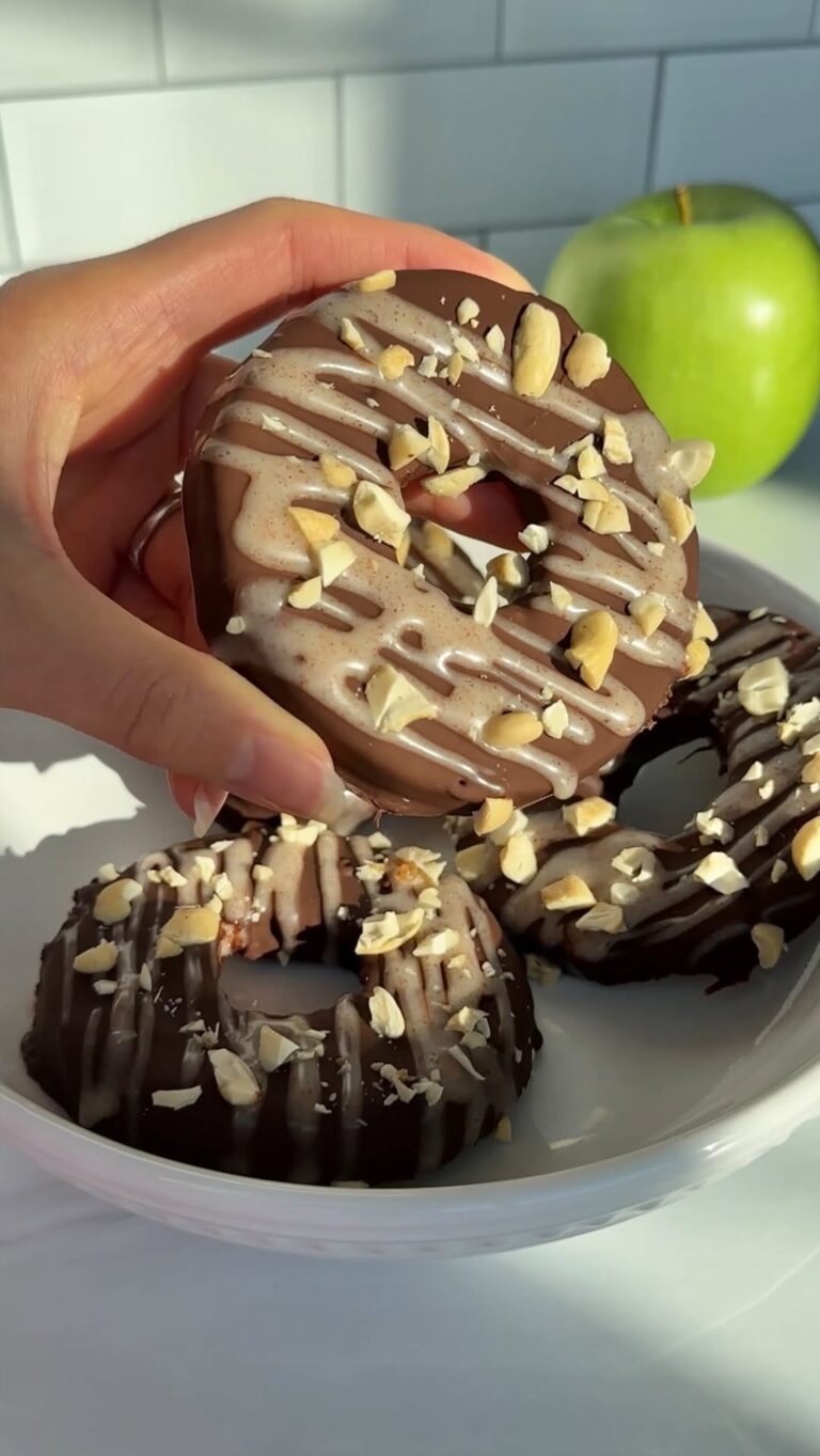 Chocolate Apple Donuts: Easy & Delicious Healthy Snack 🍏🍩